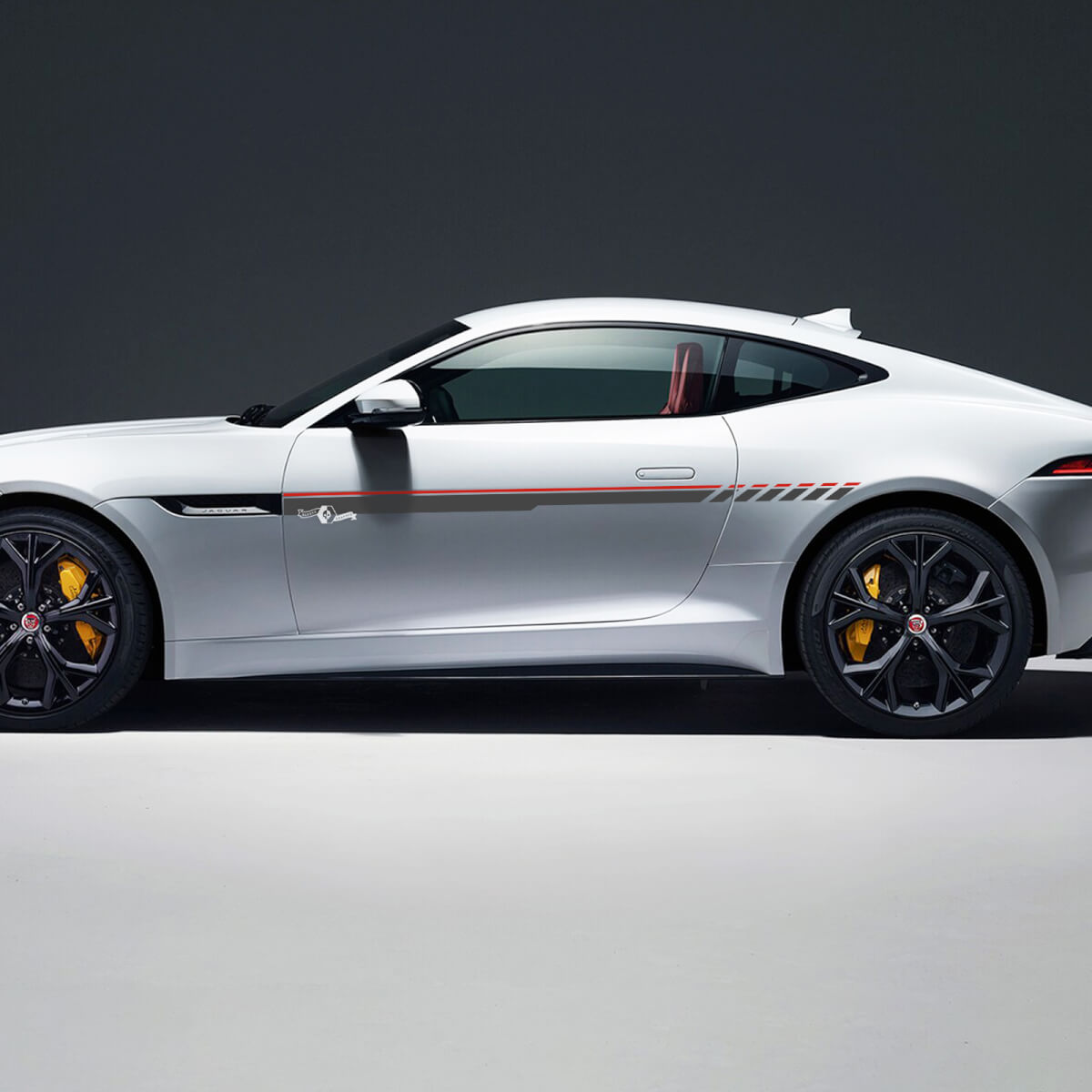 Coppia Jaguar F-Type R Side Racing Graphics Doors Stripe Decalcomania bandiera a scacchiera Adesivo logo 2 colori
