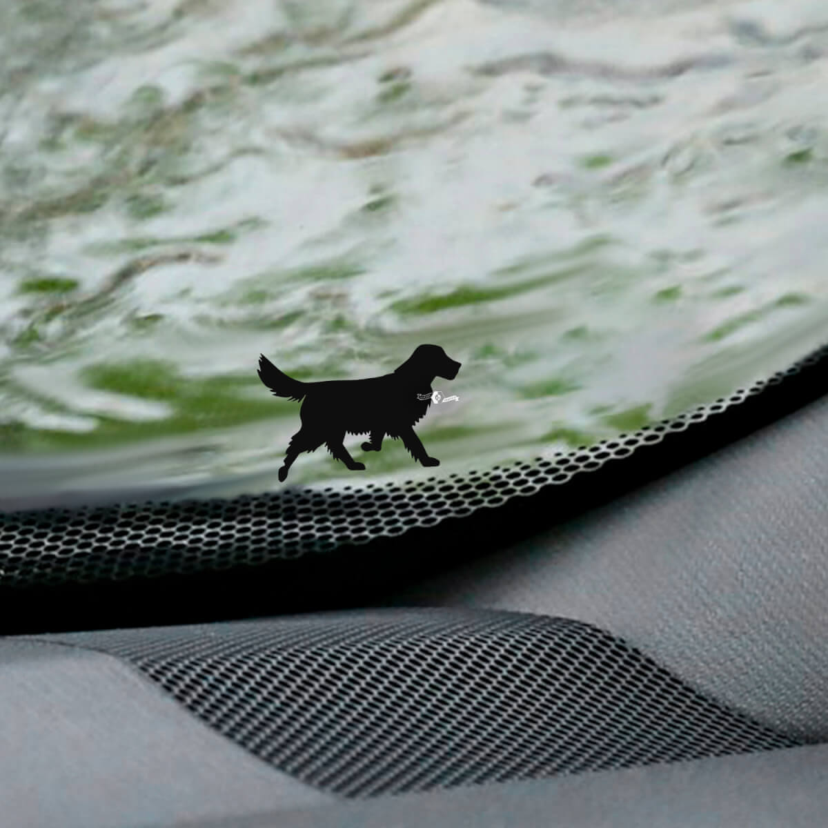 Decalcomania per angolo uovo di Pasqua per parabrezza di cane labrador retriever - grafica in vinile personalizzata
