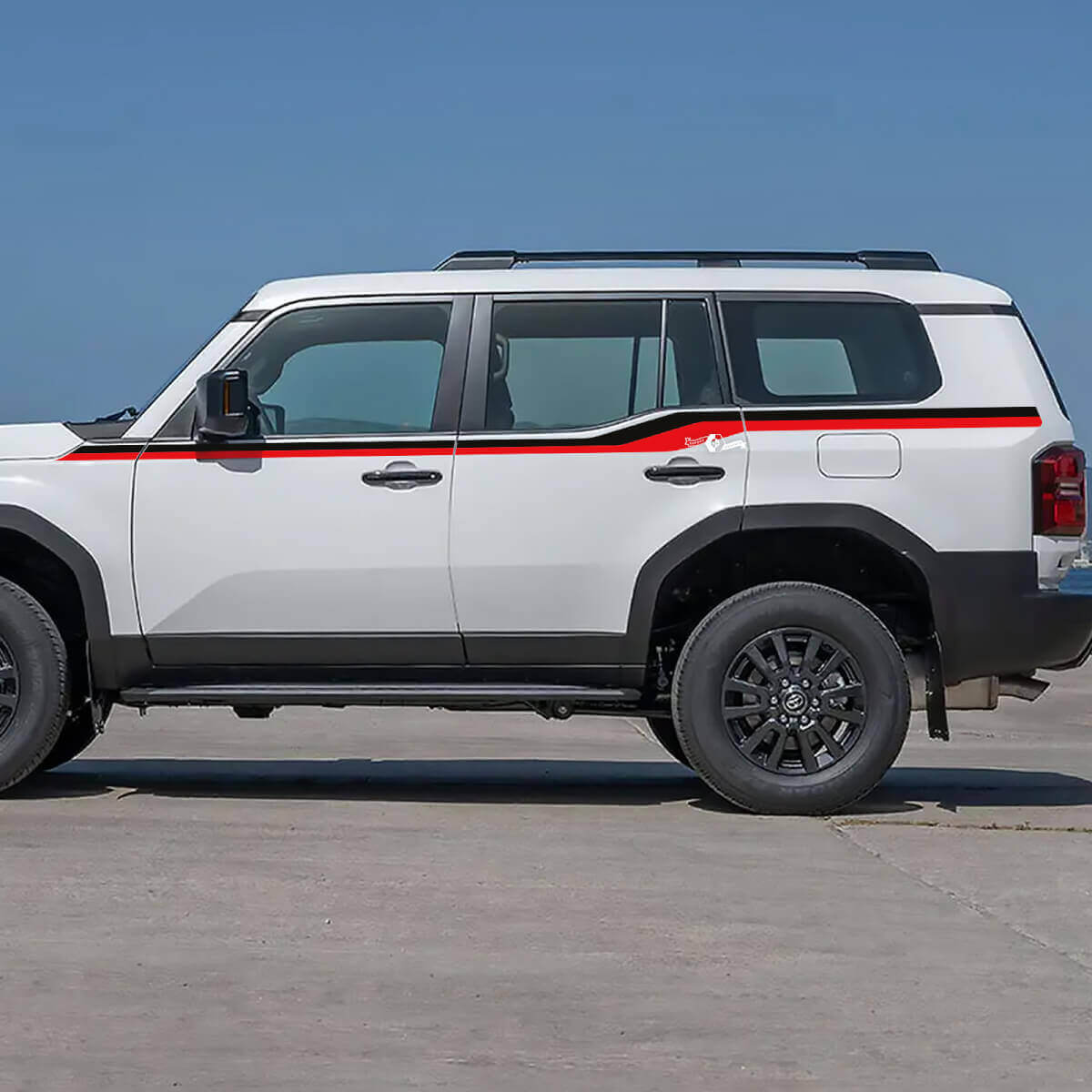 Adesivi in vinile per strisce decorative sulle porte laterali della Toyota Land Cruiser in 2 colori.
