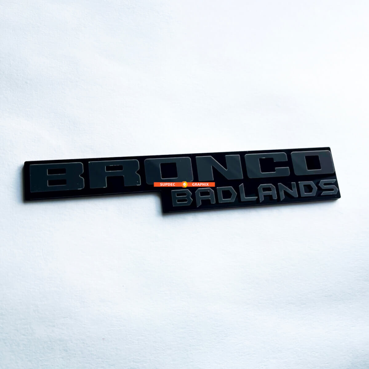 Fregi Paraurti Testo Portellone Emblema Distintivo 3D per horse Badlands