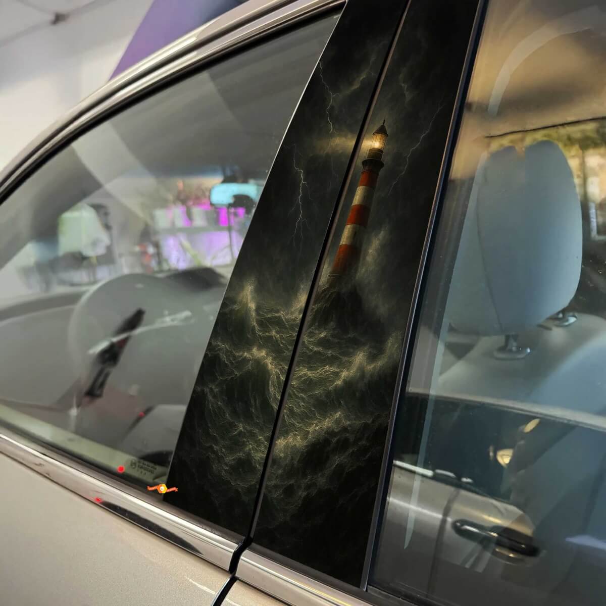 Adesivo in Vinile Faro Mare Tempestoso per Porte a Montante