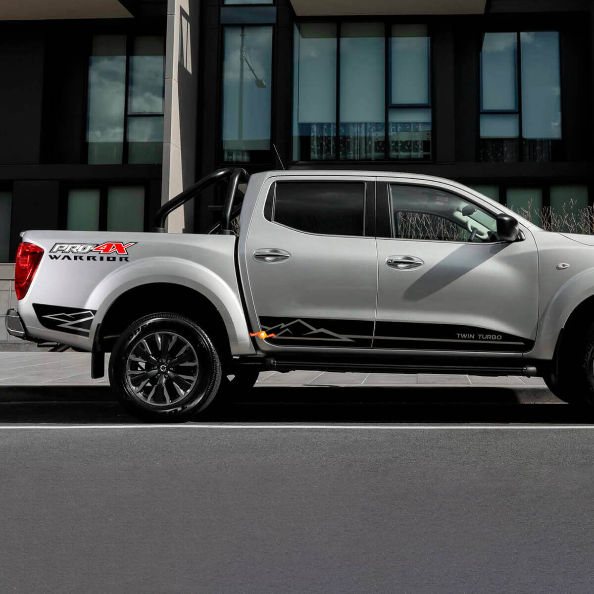 Adesivo Vinile Laterale Strisce Mouintains Style per Nissan Navara PRO 4X Warrior