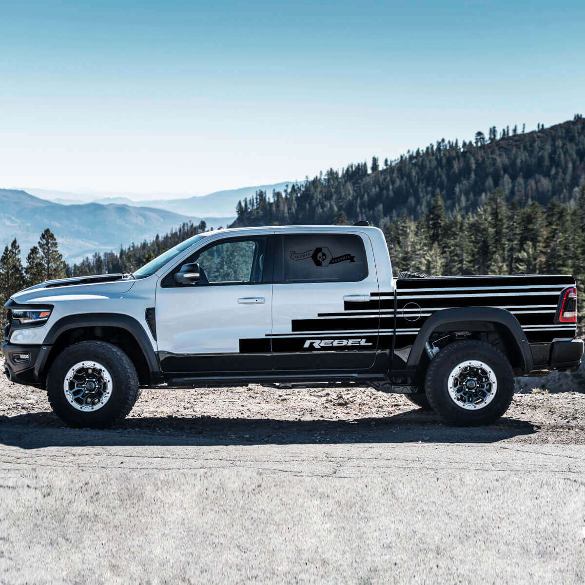Set di Adesivi Vinile Strisce Laterali Stile Steps per Dodge Ram Rebel 2021+