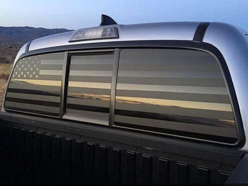 Adesivo prespaziato personalizzato con bandiera americana per finestrino posteriore di camion o SUV
