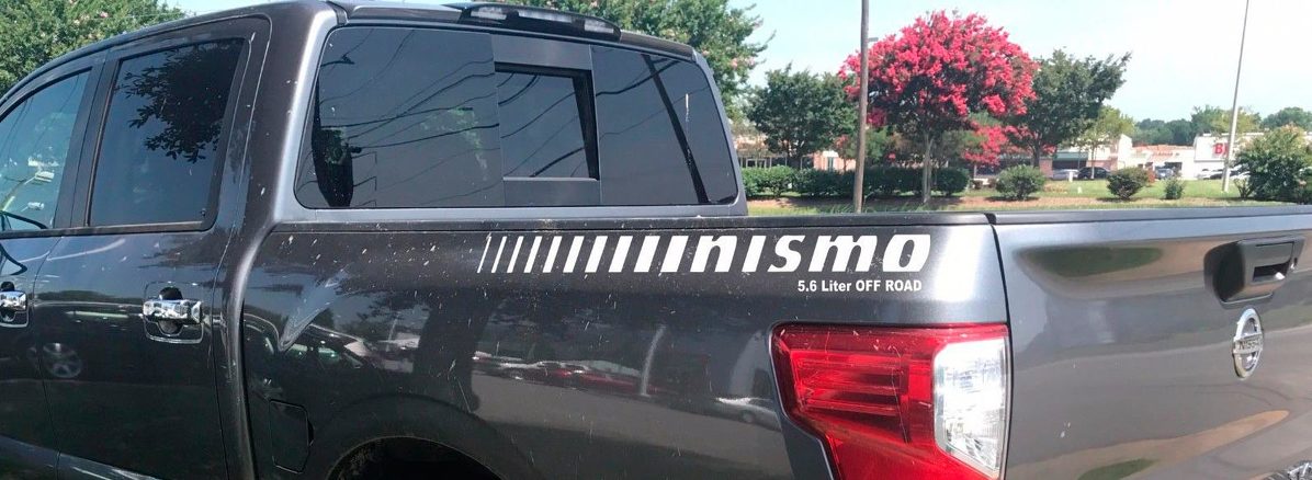 2 adesivi per decalcomanie laterali in vinile per camion Nissan Titan grafica 4x4 fuoristrada 5,6 L logo