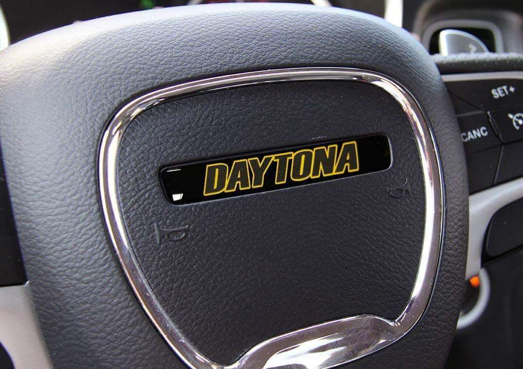 Emblema volante giallo Daytona con decalcomania bombata per Dodge Challenger Charger