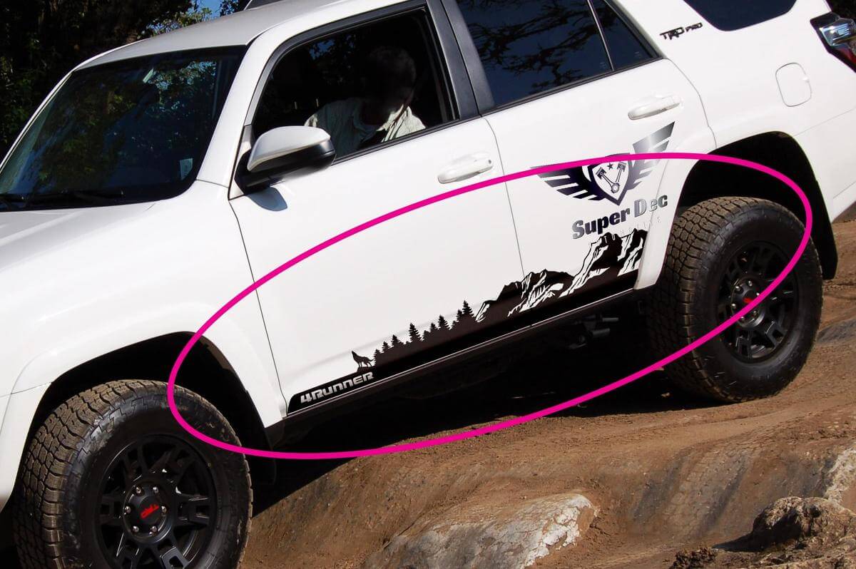 Adesivo in vinile con montagne, alberi e lupo per porta laterale Toyota 4Runner 2009-2024
