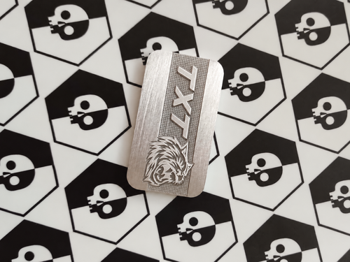 SRT Supercharger Style CNC Aluminum Custom TXT Cat — Emblema (universale)