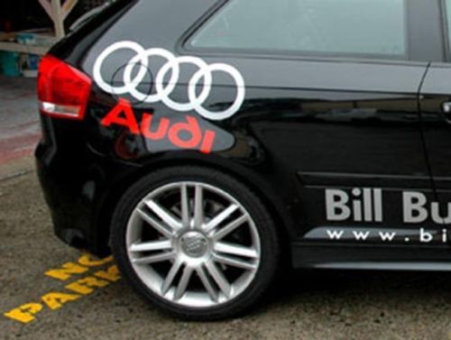 Set di Adesivi Laterali con Scritta Audi e Anelli per Auto Audi