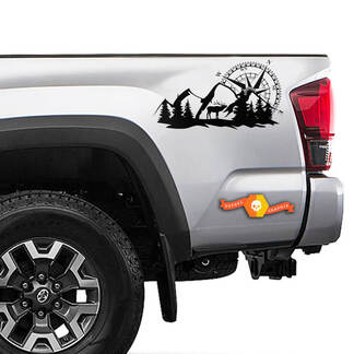 Coppia di Wild Compass Mountains Forest Bed Side Vinyl Stickers Decal Kit per qualsiasi camion Toyota
