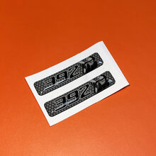 2 x 392 Scat Pack Bee Challenger/Charger/Durango portachiavi con intarsi emblema a cupola adesivo decalcomania
 2