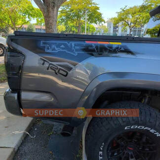 Coppia di TRD Tacoma in stile Raptor Lines Side Side con strisce di colore vintage Kit di decalcomanie in vinile adesivi per Toyota Tacoma 16-23
