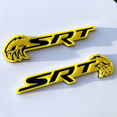 Emblema dei badge parafango SRT Trackhawk 3D giallo lucido vs nero lucido
