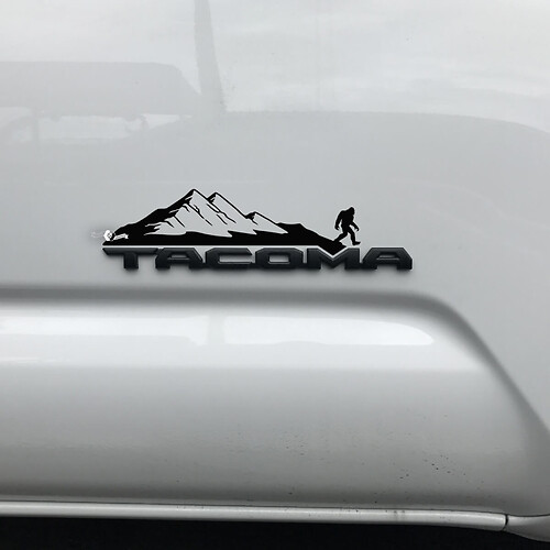 Adesivo decalcomania Toyota Tacoma Mountain Yeti Sasquatch Bigfoot sul badge
