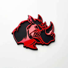 3D Rhino Angry Logo Badge - Emblema Paraurti Personalizzato per Auto, Camion e SUV Rosso vs Nero 3