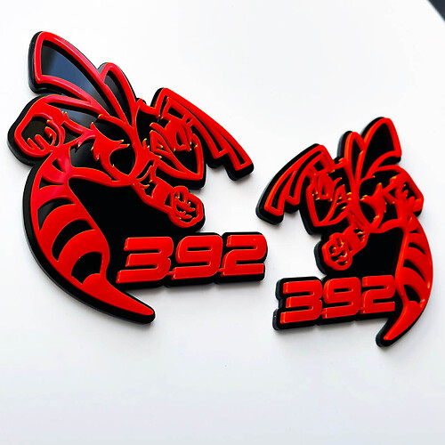 Hornet Bee 392 Distintivo 3D Emblema dei distintivi del parafango grigio vs rosso
