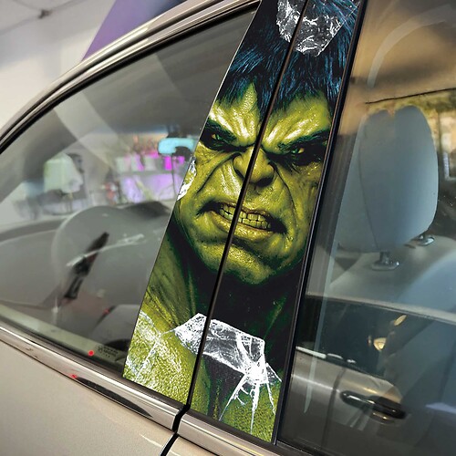 Involucro adesivo in vinile con decalcomania per auto con porte a pilastro in stile Hulk
