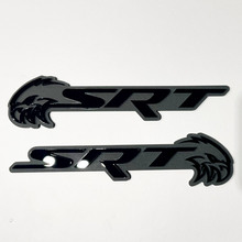 Stemma SRT Trackhawk 3D Emblema stemmi parafango nero vs grigio 2
 3