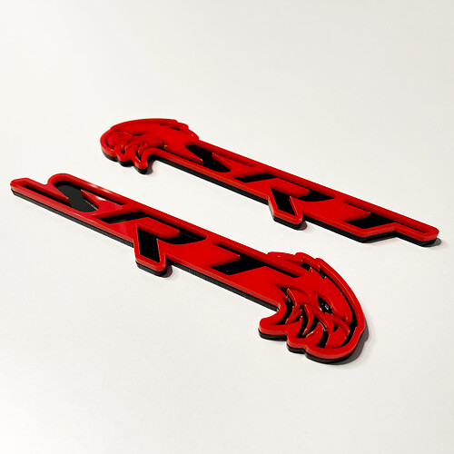 Stemma SRT Trackhawk 3D Emblema stemmi parafango nero vs grigio 2
