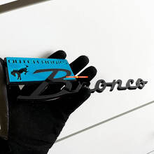 Emblema 3D Parafango Outer Banks per Musclecar Horse_4