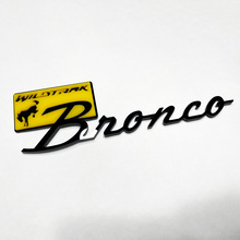 BRONCO Wildtrak Fender Badges Emblema del portellone emblema 3D Black Vs Red
 4