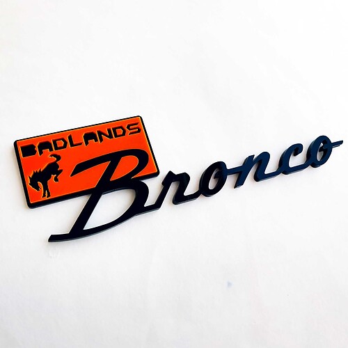 BRONCO BADLANDS BADGI FENDER EMBLEGGIO EMBLICO 3D BADGE NERO VS BLU 1
