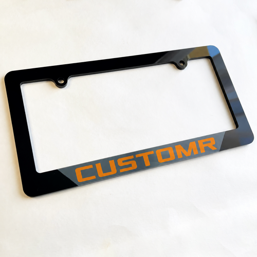 Tremor Style Orange CustomR Lettering US Format — Cornice targa (universale)