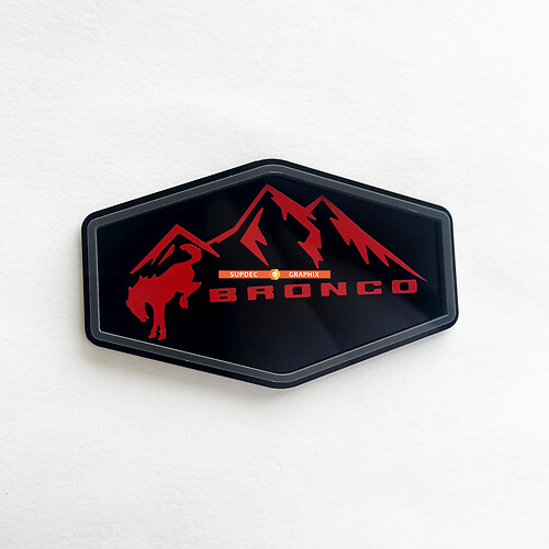 BRONCO MONTAGNE EDIZIONE BADGI FENDER EMBLEGGIO DA CONSEGNO 3D
 1