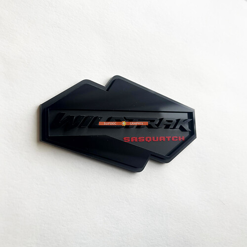 BRONCO MONTAGNE EDIZIONE BADGI FENDER EMBLEGGIO DA CONSEGNO 3D
