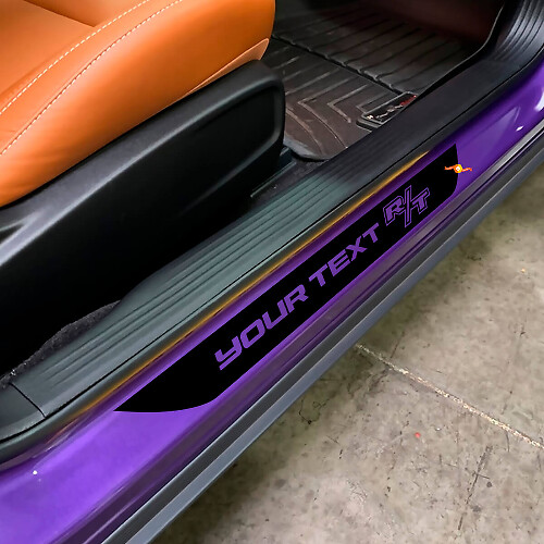 Strisce Adesive in Vinile per Battitacco con Lettering Personalizzato R/T per Dodge Challenger