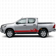 Adesivo in vinile a strisce sottili con montagne per battitacco Toyota Hilux 2015+ 3