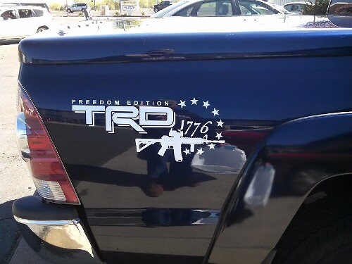 2 lati Toyota TRD Truck Off Road FREEDOM EDITION 4x4 Toyota Racing Tacoma Decal Vinyl Sticker