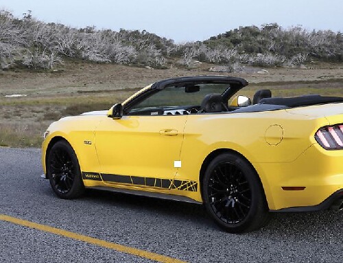 Ford Mustang 6a generazione adesivo grafico striscia laterale retrò Ford Performance
