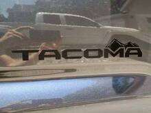 Adesivi per decalcomanie grafiche sul lato del letto delle montagne di Toyota Tacoma 2 2