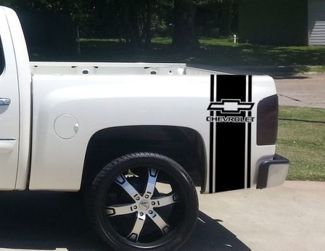 Custom Truck Chevrolet Bow Tie Bed Stripe Decal Set di (2) per Chevy Pickup