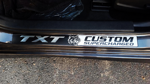 SRT Hellcat Style Chrome Custom TXT Cat Sill Set — Adesivo in vinile (porta) per Dodge Challenger