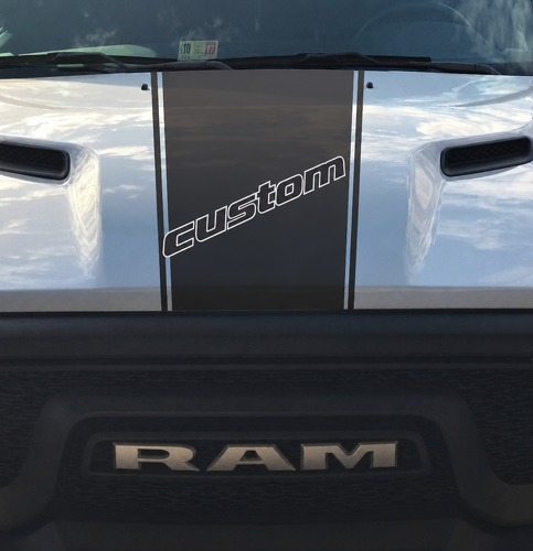 Adesivo in vinile con striscia Rally personalizzata contornata per cofano RAM 1500 2023