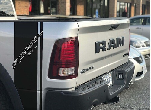 Adesivo in vinile a strisce Rebel 5.7L per lato cassone per Dodge Ram 1500