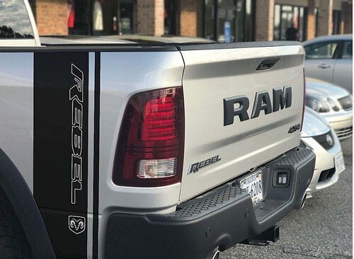 Adesivo Vinil Lettere Rebel Logo Hemi Strisce Fiancata per Dodge Ram 1500