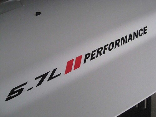 Decalcomanie adesive per cofano PERFORMANCE da 5,7 litri con strisce ROSSE Dodge Ram 1500 2500 3500 Hemi V8
