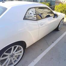 2 adesivi grafici per decalcomanie per parabrezza in vinile con bandiera statunitense personalizzata per finestra Dodge Challenger
 2