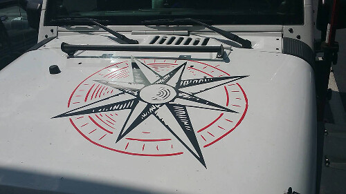 Adesivo in vinile rosa dei venti per cofano Jeep Wrangler