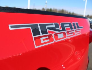 2 - Nuovi adesivi per decalcomanie Chevrolet Silverado 1500 Custom Trail Boss 4WD 4X4 2019
