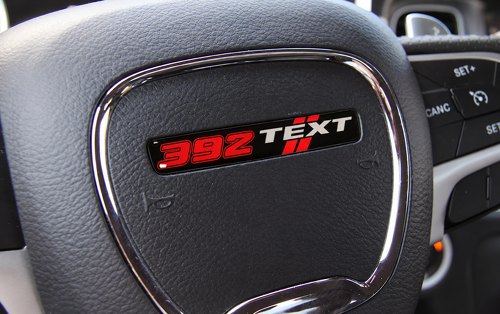 392 Hemi Style Custom TEXT Domed Emblem — Adesivo in vinile (volante) per Dodge Challenger
