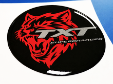 SRT Hellcat Style Supercharged Red Custom TXT Cat Domed Insert — Adesivo in vinile (sportello carburante) per Dodge Challenger_2
