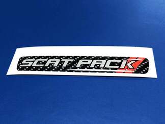 Un volante Scat Pack Emblema in fibra di carbonio con decalcomania a cupola in stile Scatpack
