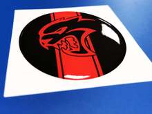 Decalcomania adesiva a cupola con emblema per inserto porta carburante Hellcat per Challenger
 2