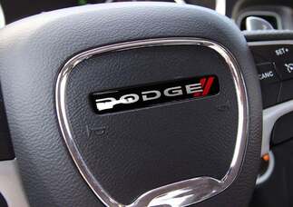 Una decalcomania a cupola dell'emblema del volante Dodge Challenger Charger
