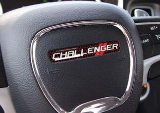 Una decalcomania a cupola dell'emblema del volante Challenger Dodge
