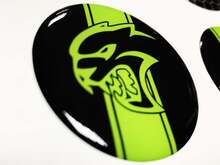Decalcomania adesiva con emblema a cupola per inserto porta carburante Hellcat Lime per Challenger Dodge
 2